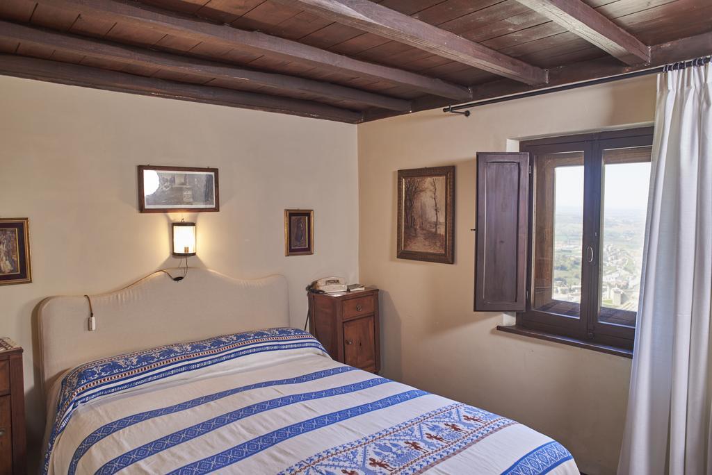 فندق Residenza D'Epoca Eremo Delle Grazie Monteluco الغرفة الصورة